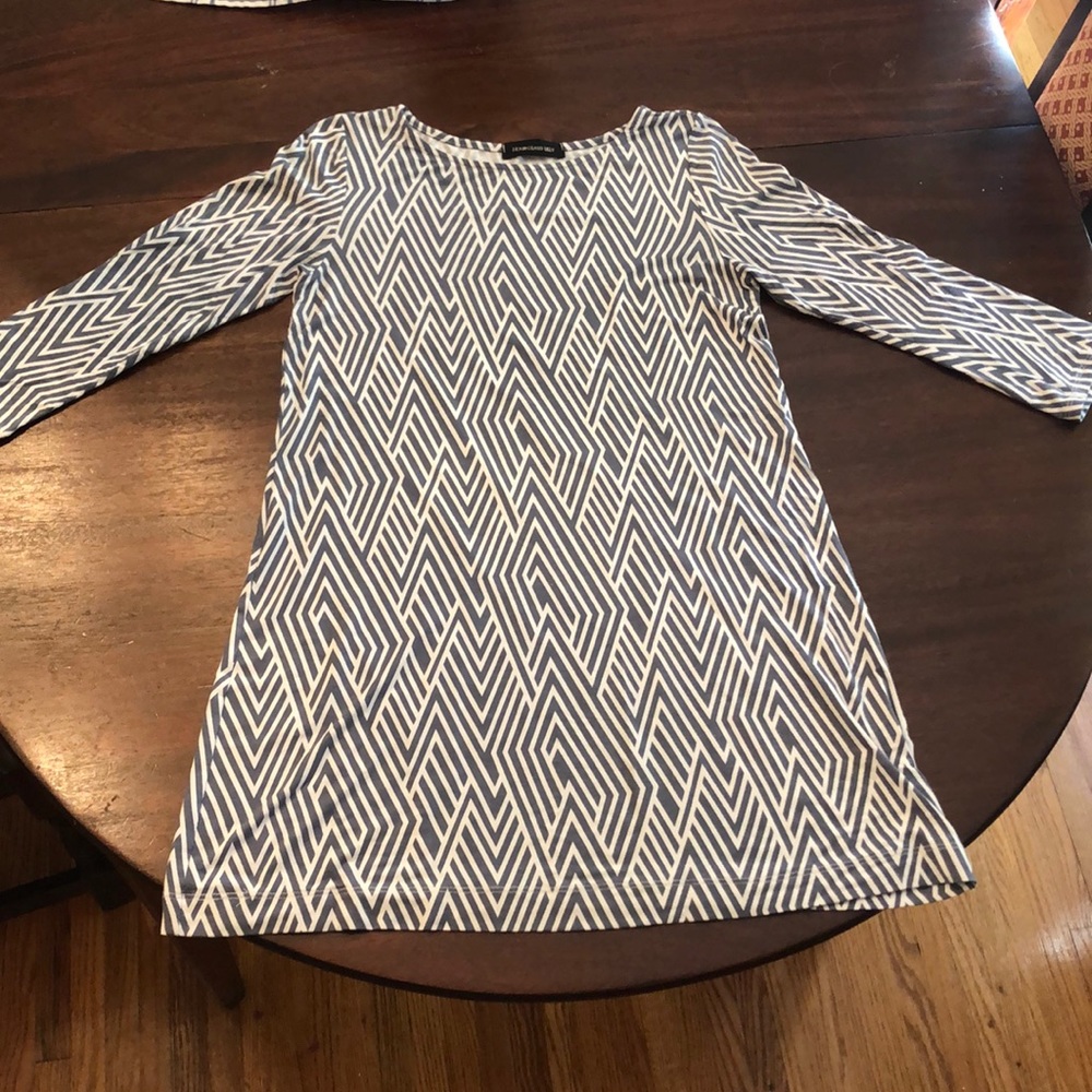 3/4 sleeve dress with a geometric design